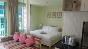 Summer Huahin Condo by Howard